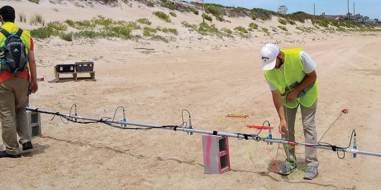 Students work on setting up
equipment as part of Teresa Ryan’s
sound propagation research in June
2019 on the Outer Banks.