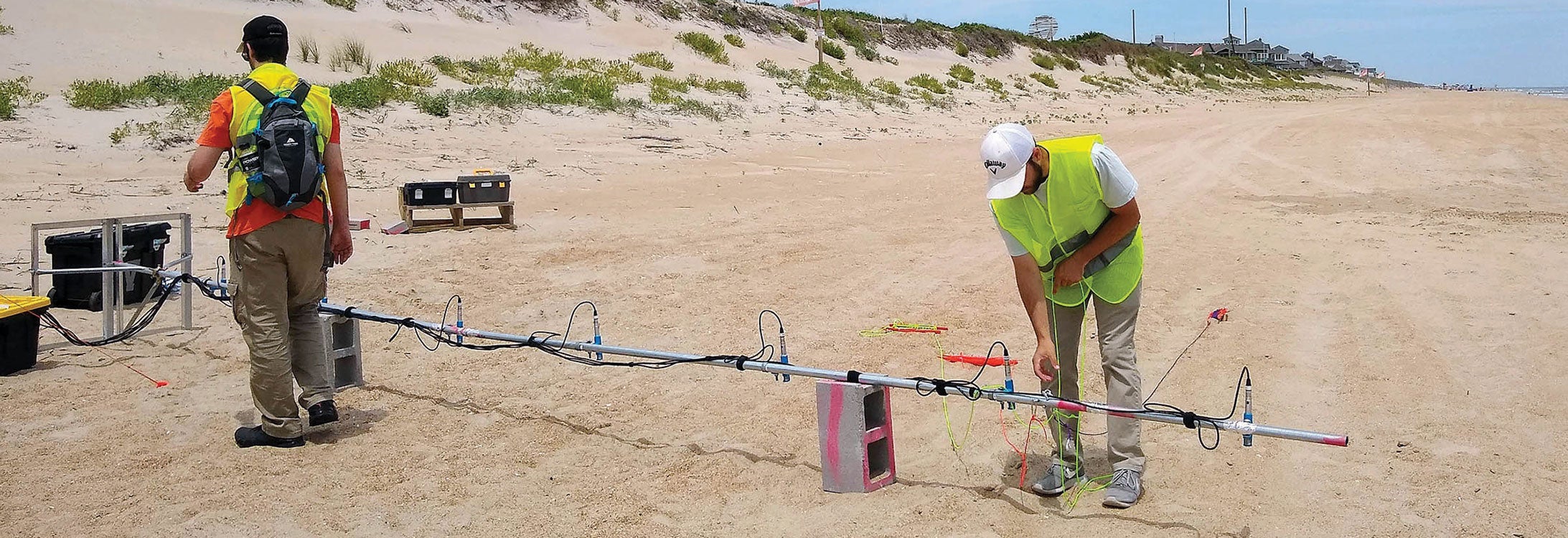 Students work on setting up
equipment as part of Teresa Ryan’s
sound propagation research in June
2019 on the Outer Banks.